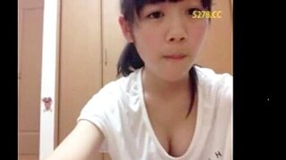 240124童顔でカワイイ美女の谷間240